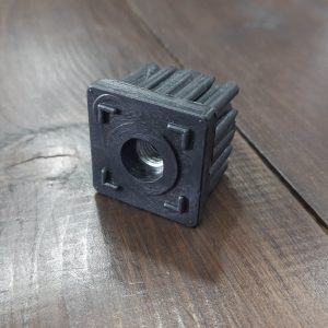 заглушка до труби 40х40 з різьбленням М10