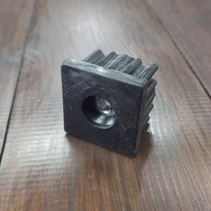 заглушка до труби 50х50 з різьбленням М10