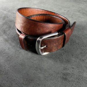 Класичний вінтажний ремінь з справжньої шкіри.