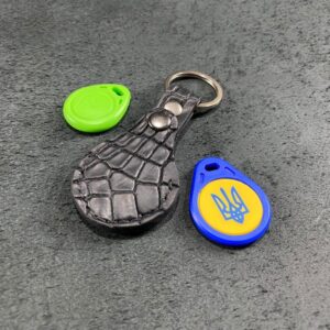 Брелок зі шкіри крокодила (під чіп домофона). КС2