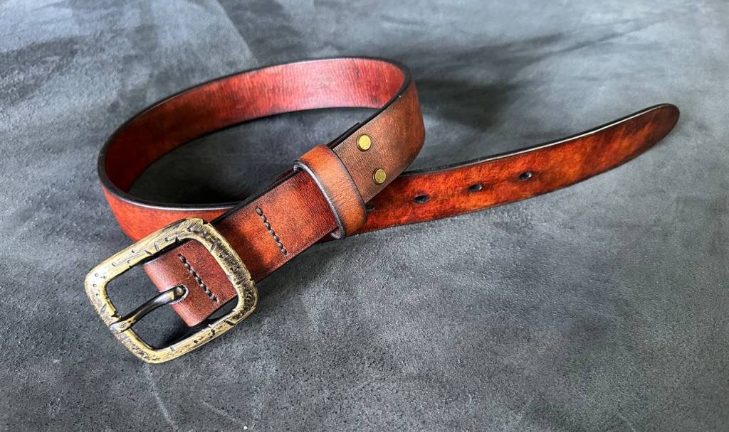 Чоловічий ремінь ручної роботи Vivere Leather.